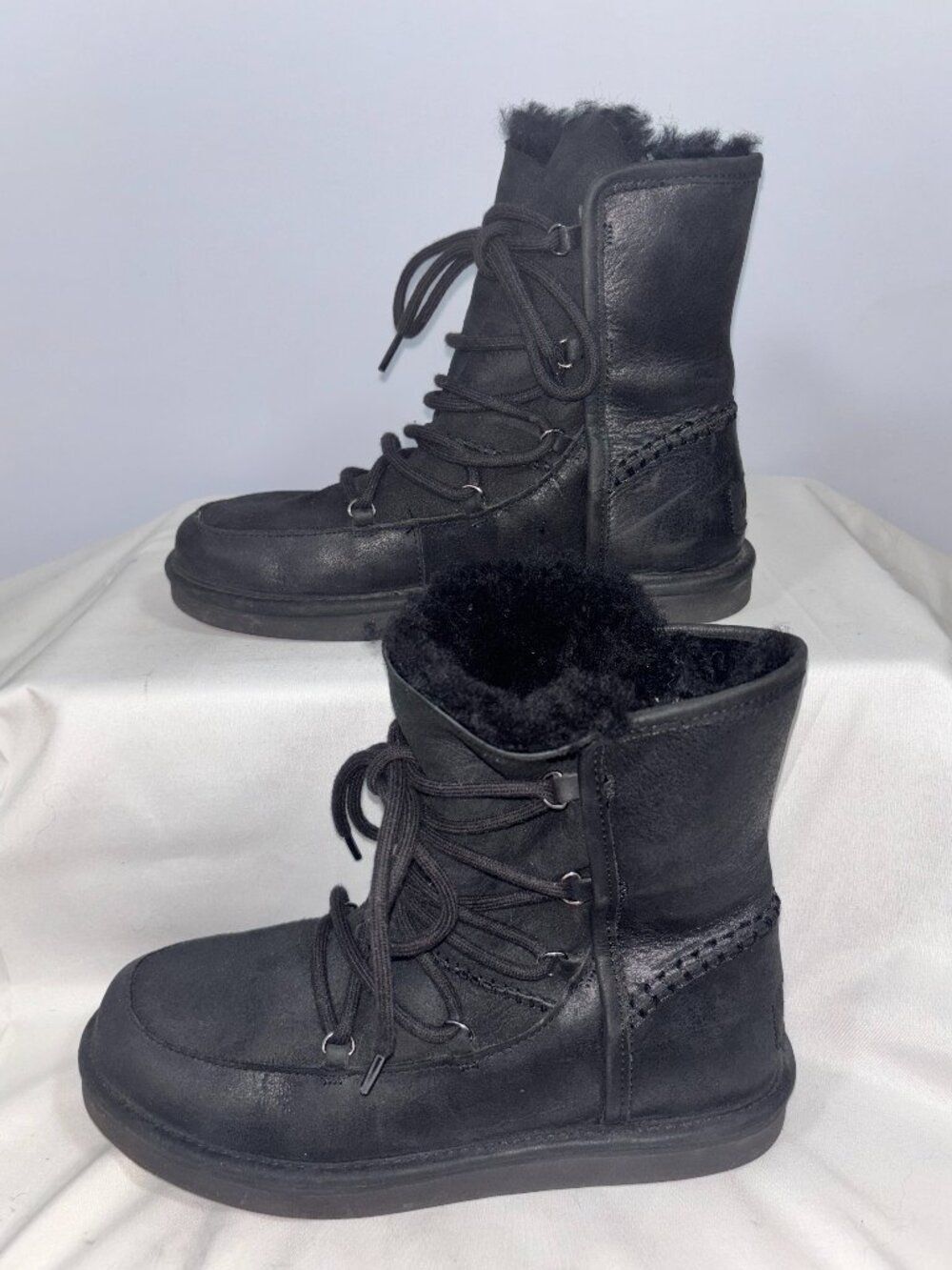 UGG Lodge Black Leather Suede Lace Up Ankle Boots Women's Size 8